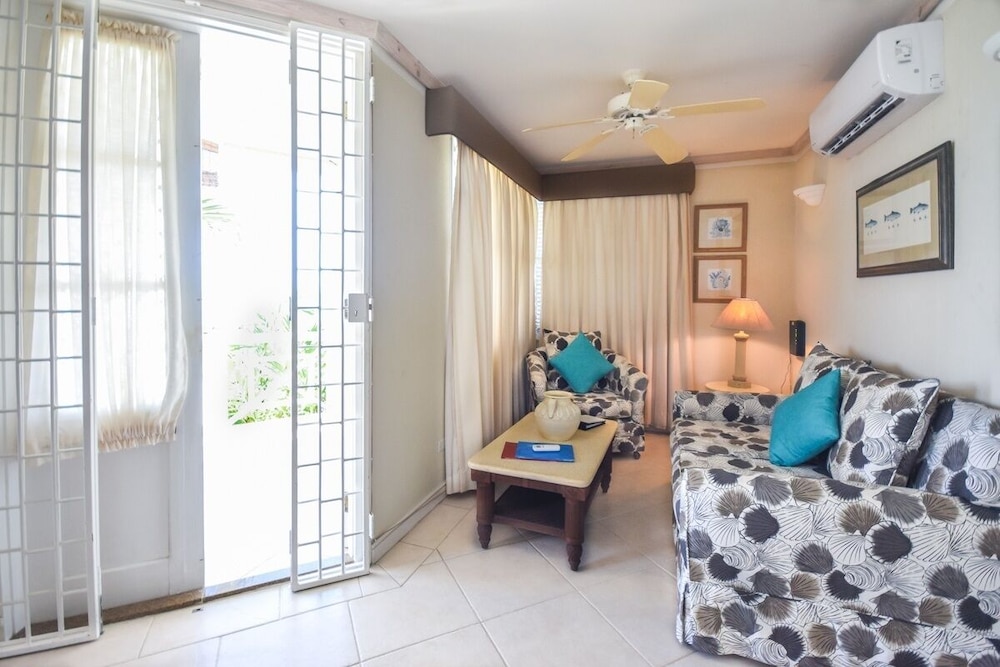 Beachfront Cosy And Romantic Condo - Nautilus 1 Bedroom Apts by Bluescape