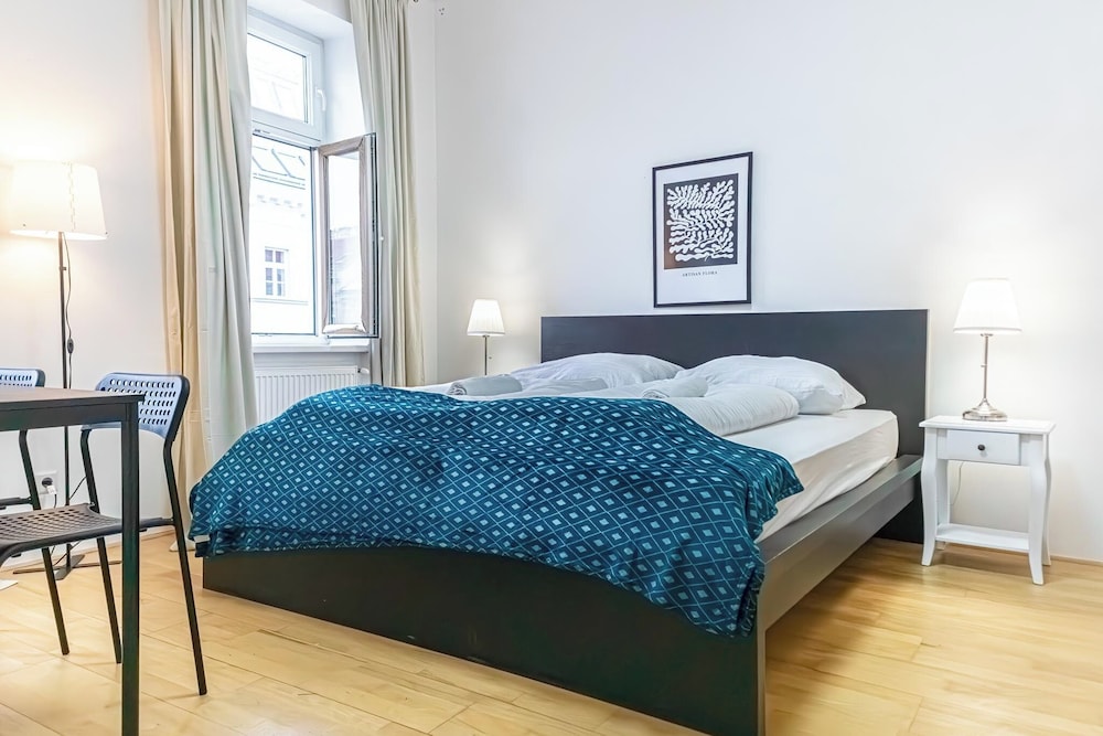 Budget 2BR Apt Near Wiener Stadthalle