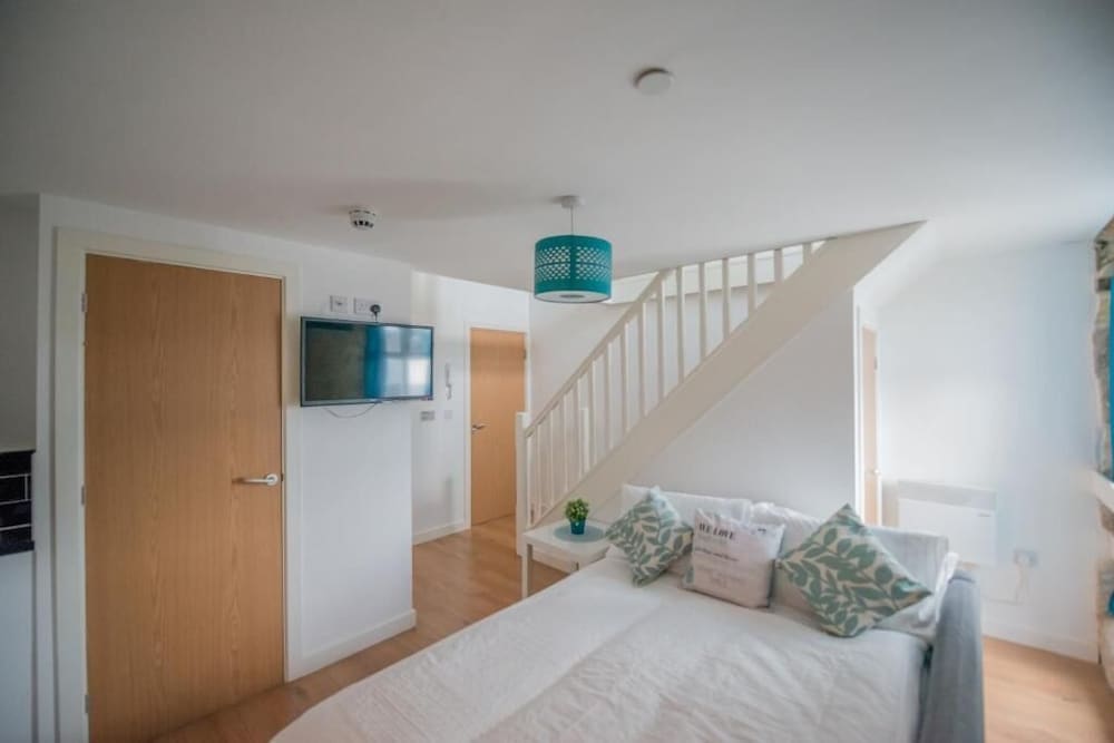 Kirkstall Bridge Apartments - 22