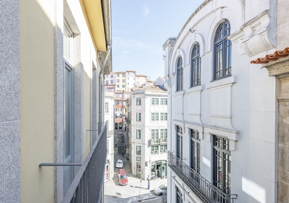 Oporto Collection Mouzinho da Silveira view 4