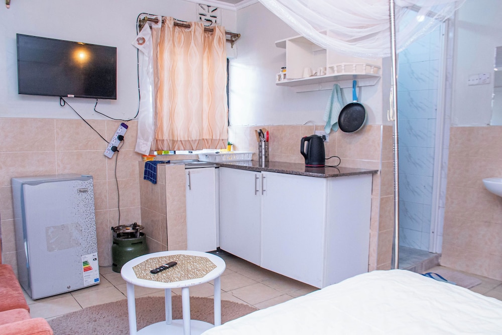 Room-sappire Suits- Cozy Room With Own F