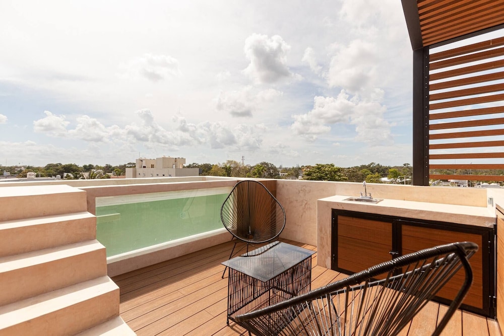Magical Ph In Town Wprivate Rooftop Glass Tub view 4