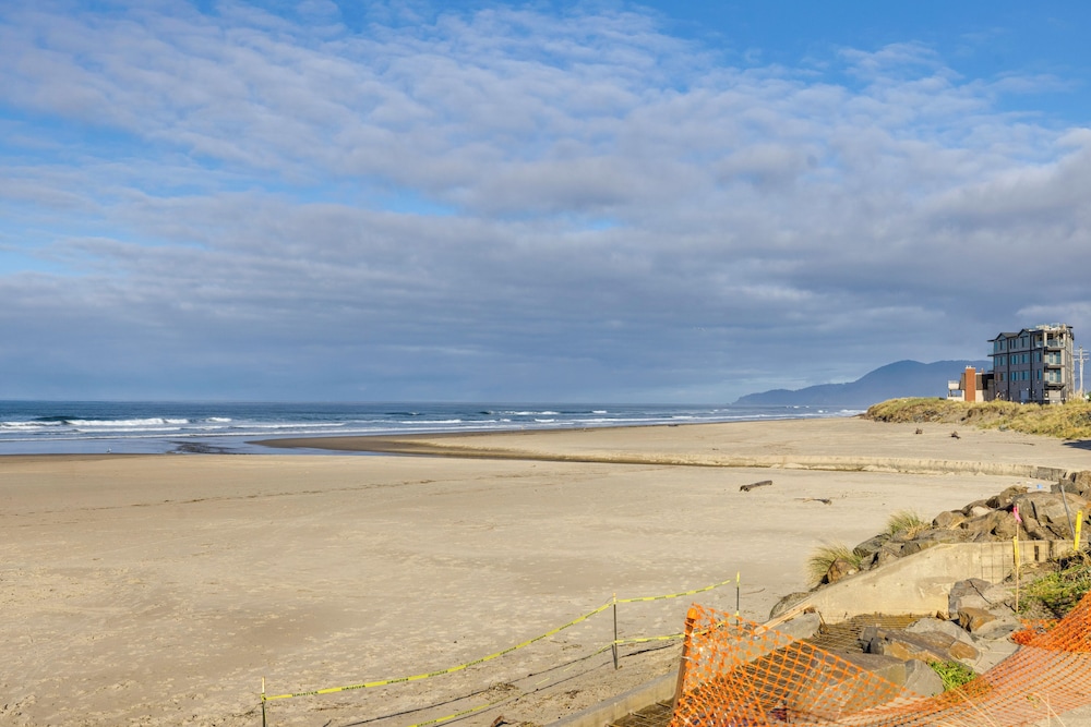 Quaint Rockaway Beach Gem: Walk to Shore!