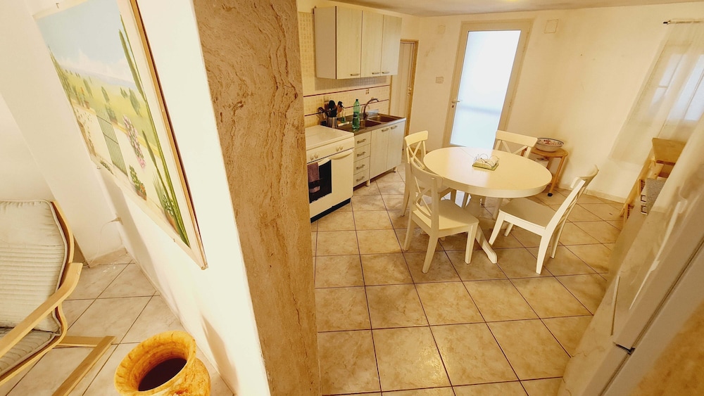 Ambra House