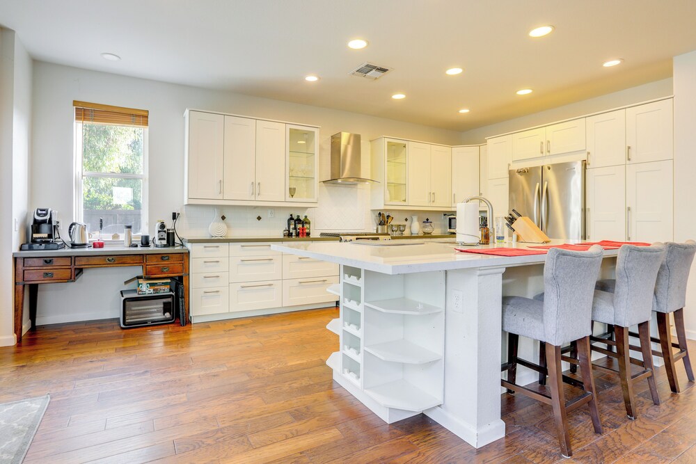 4 Mi to UC Davis: Updated Family Home!