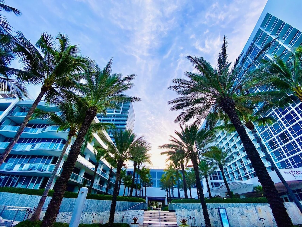 Carillon Miami Beach Private Suites