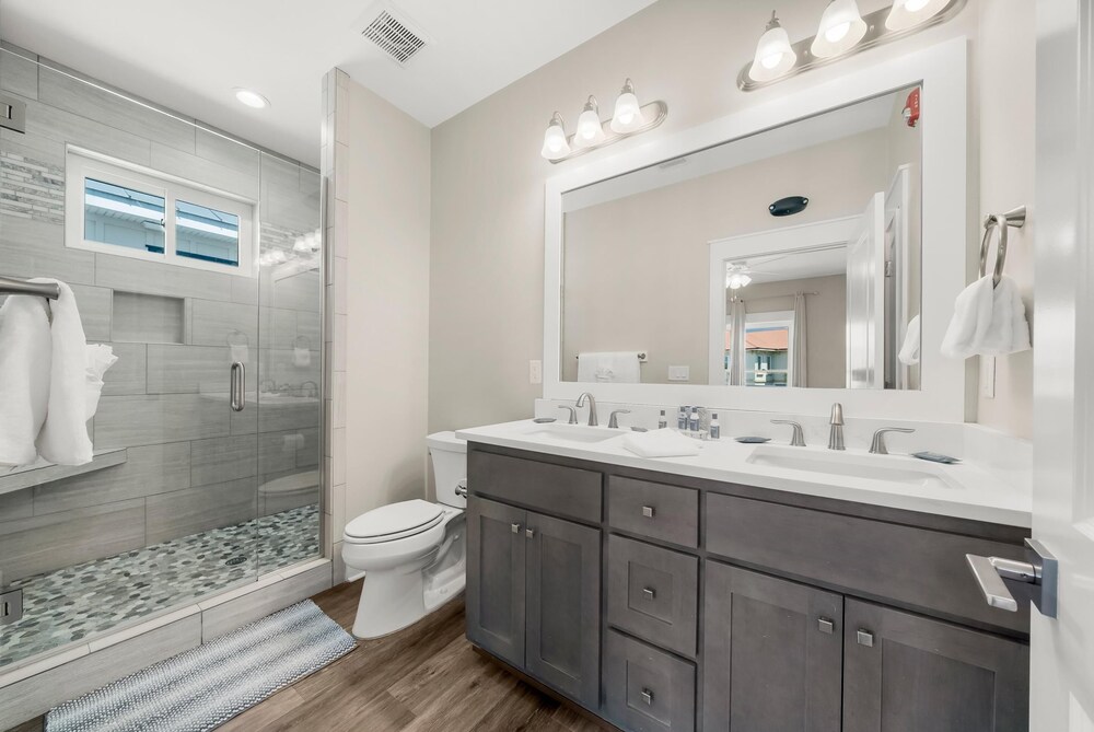 Pet Friendly Beach House - Marina View