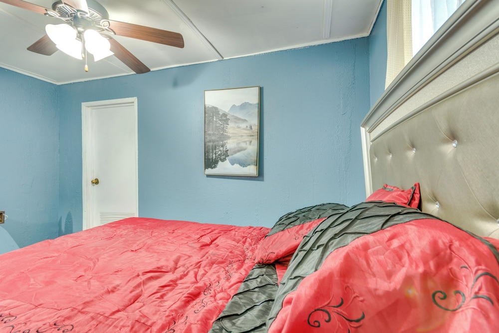 Centrally Located North Little Rock Studio w/ Yard