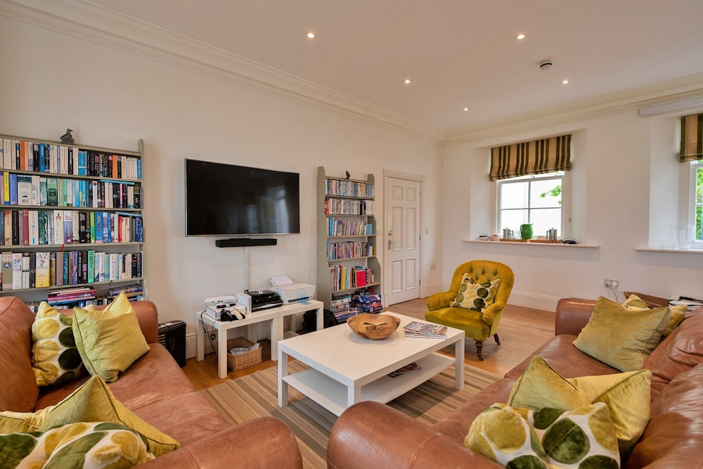 Self-catering Retreat With Pool, hot tub