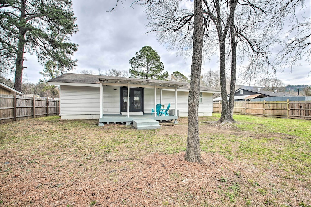 Pet-friendly Hot Springs Home ~ 6 Mi to Nat'l Park view 2