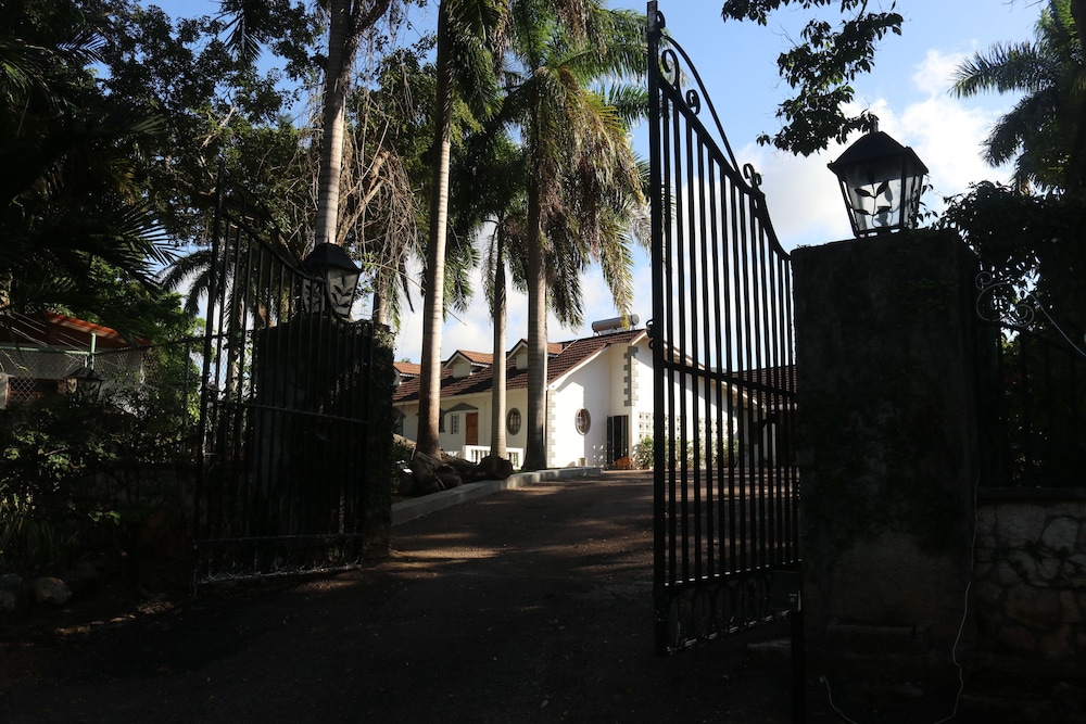Mohagany House