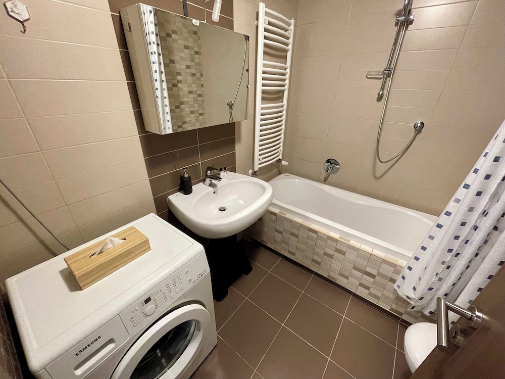 Smart Carrara Apartments