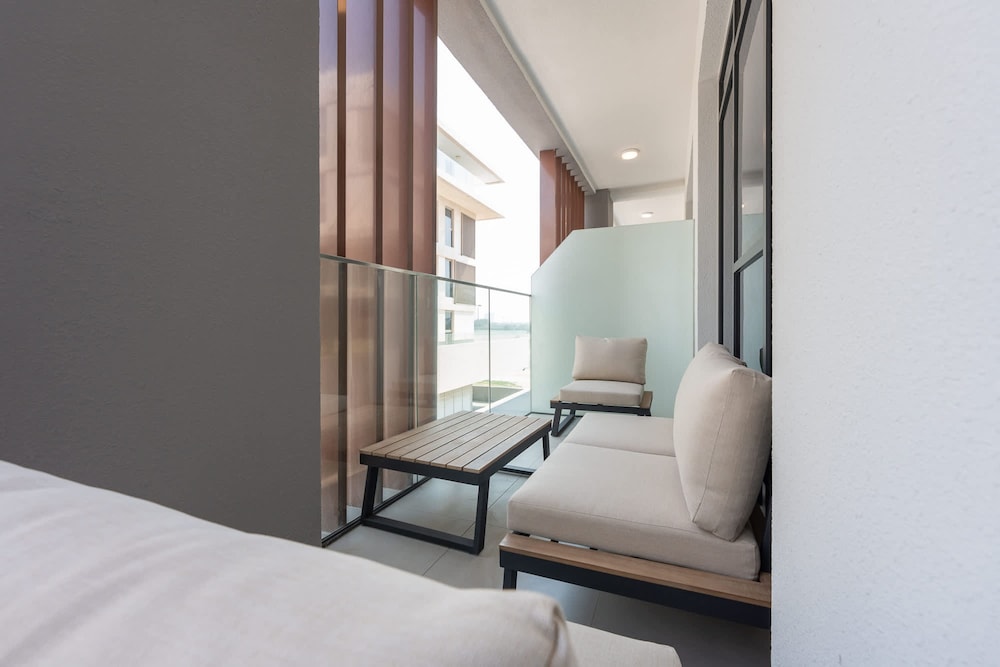 Contemporary 2BR in Azizi Greenfield - Meydan