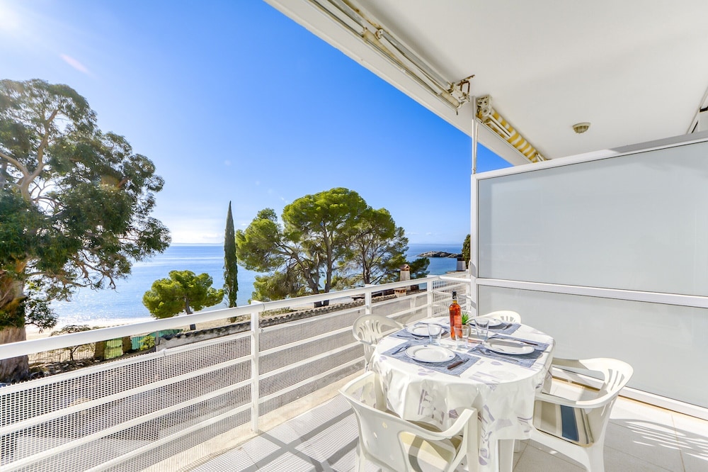 Apartment in Roses Near Platja Almadrava