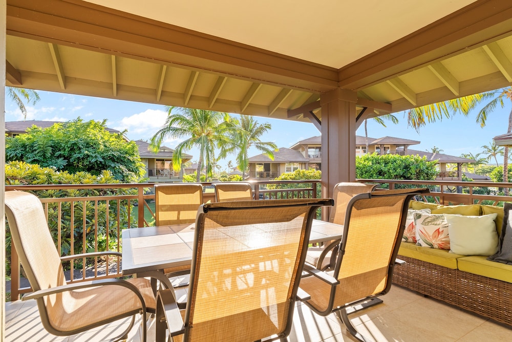Peaceful Hawaiian Condo w Upscale Amenities - Near Dolphin Quest - Pool!- Vrkcv