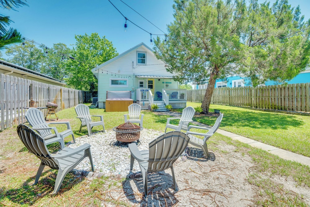 2 Blocks to Canal St: New Smyrna Beach Home