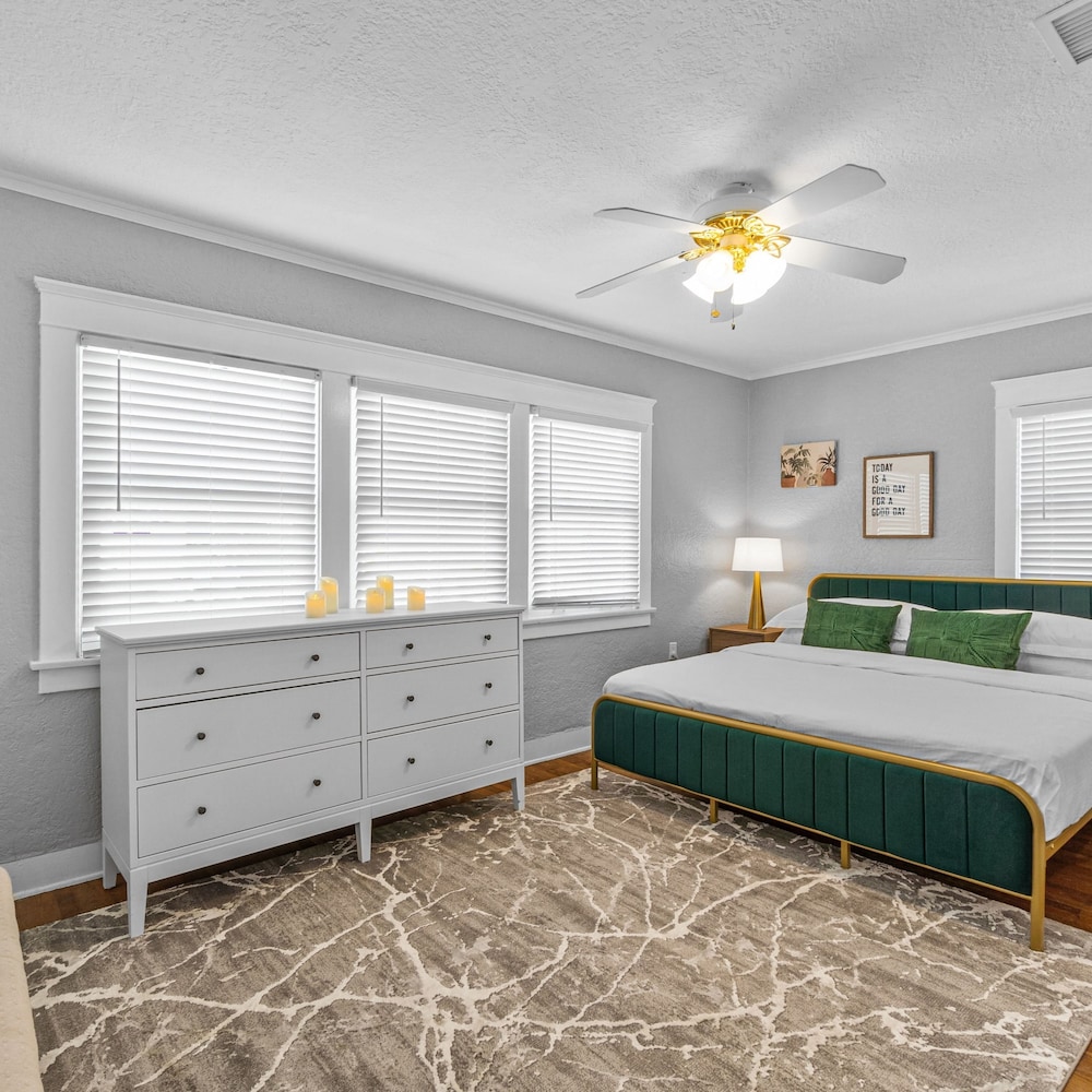 Bankers Hill Hideaway With AC Views and Parking