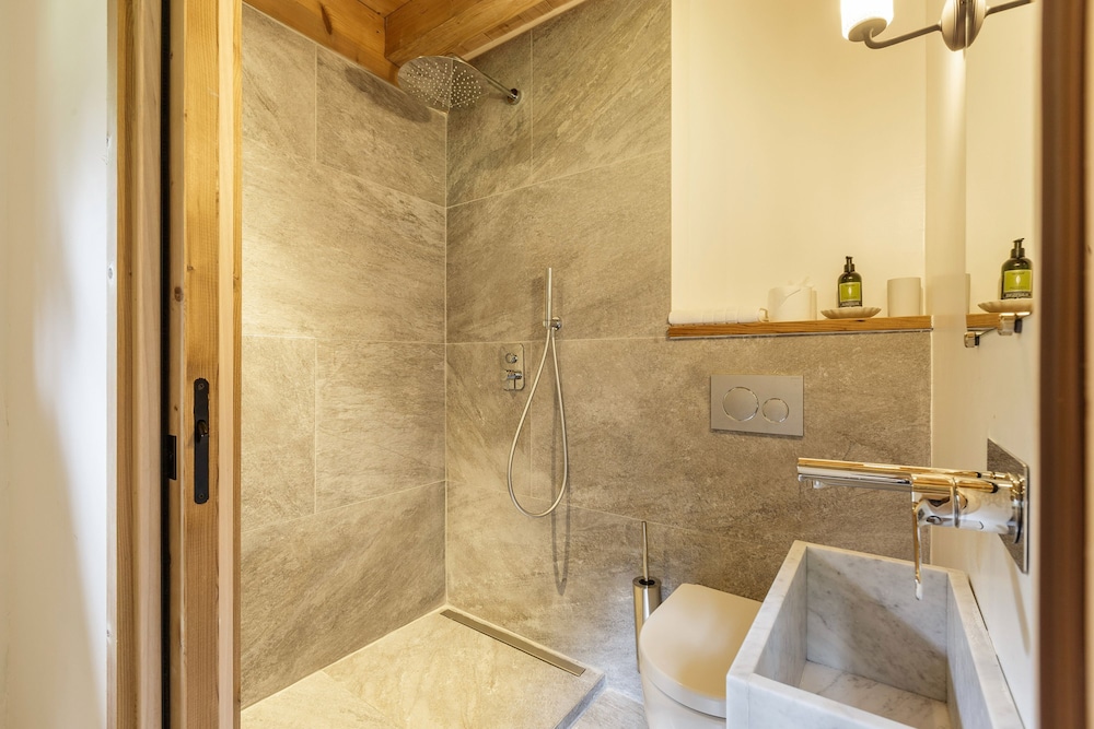 Magnificent Chalet Valhalla 5 Central Chamonix