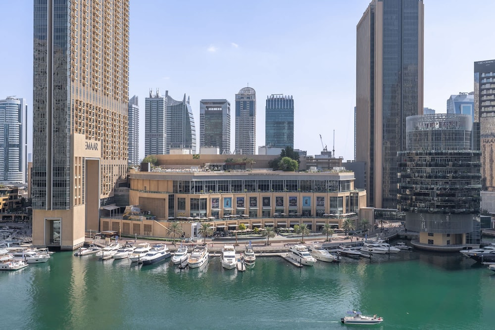 Chic Marina-view Studio in Bay Central Marina