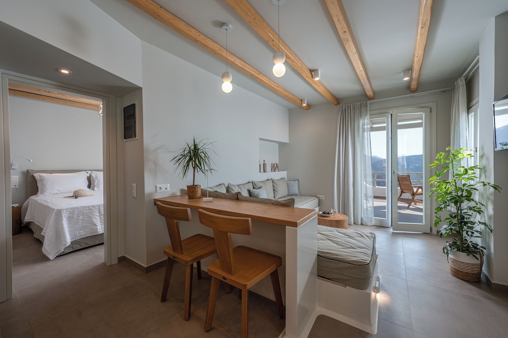 Castello Amorgos Suites