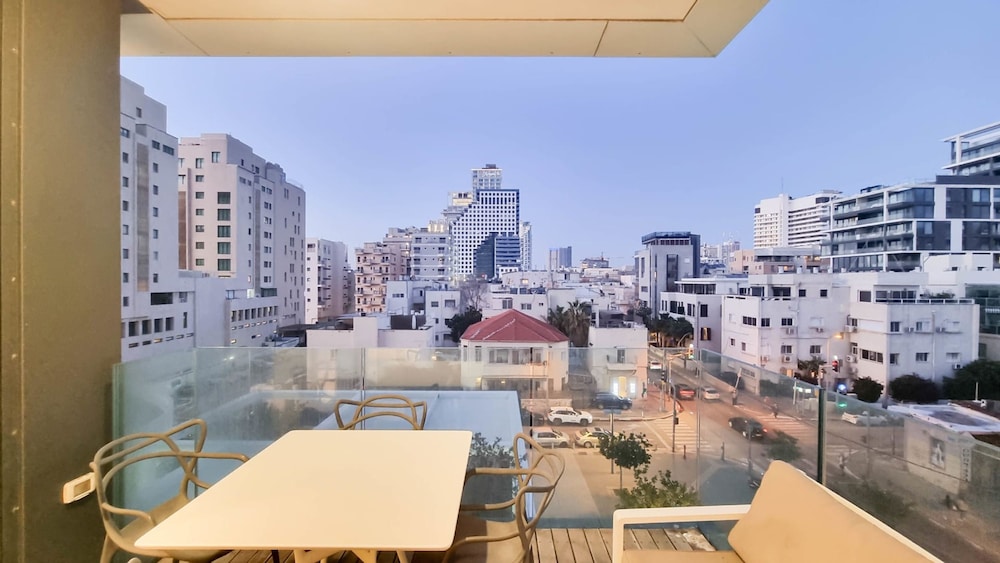 Hayarkon Bronze in Tel Aviv-yafo