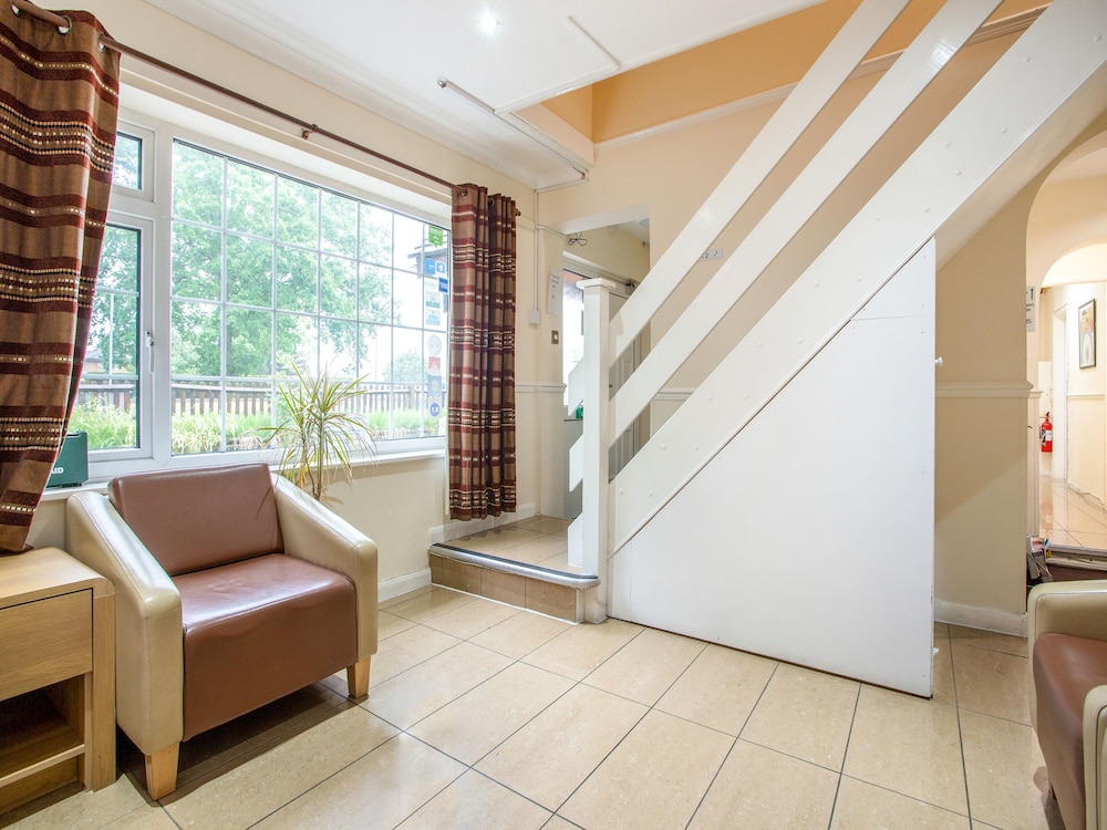 Flexistay Ambers Gatwick Aparthotel view 4