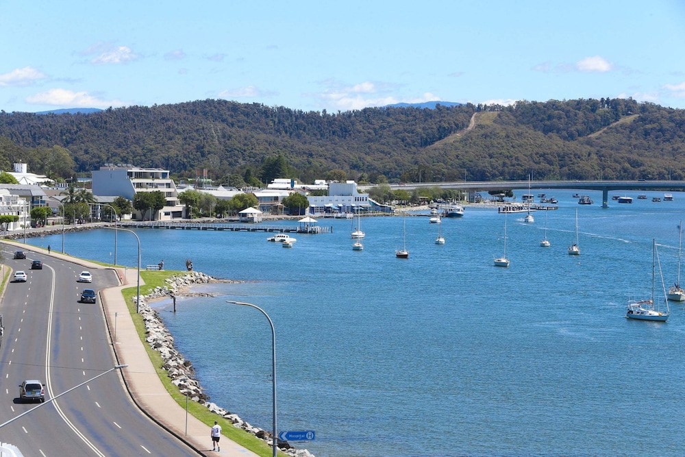 Lavish Coastal 2-bed With Stunning Ocean Views