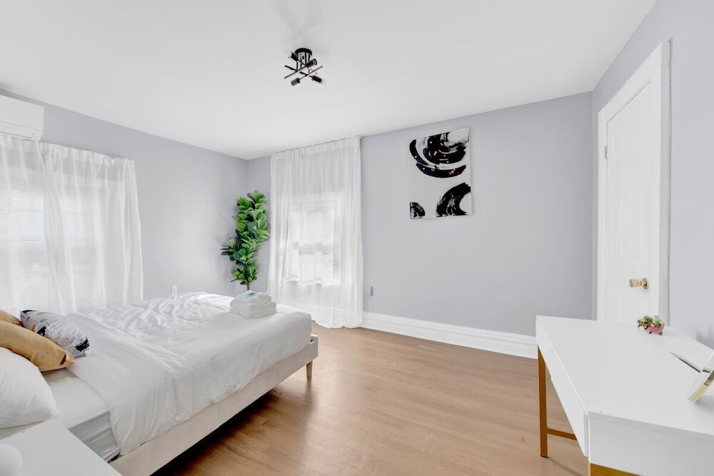 Single Family 3BR Home Game Room Parking