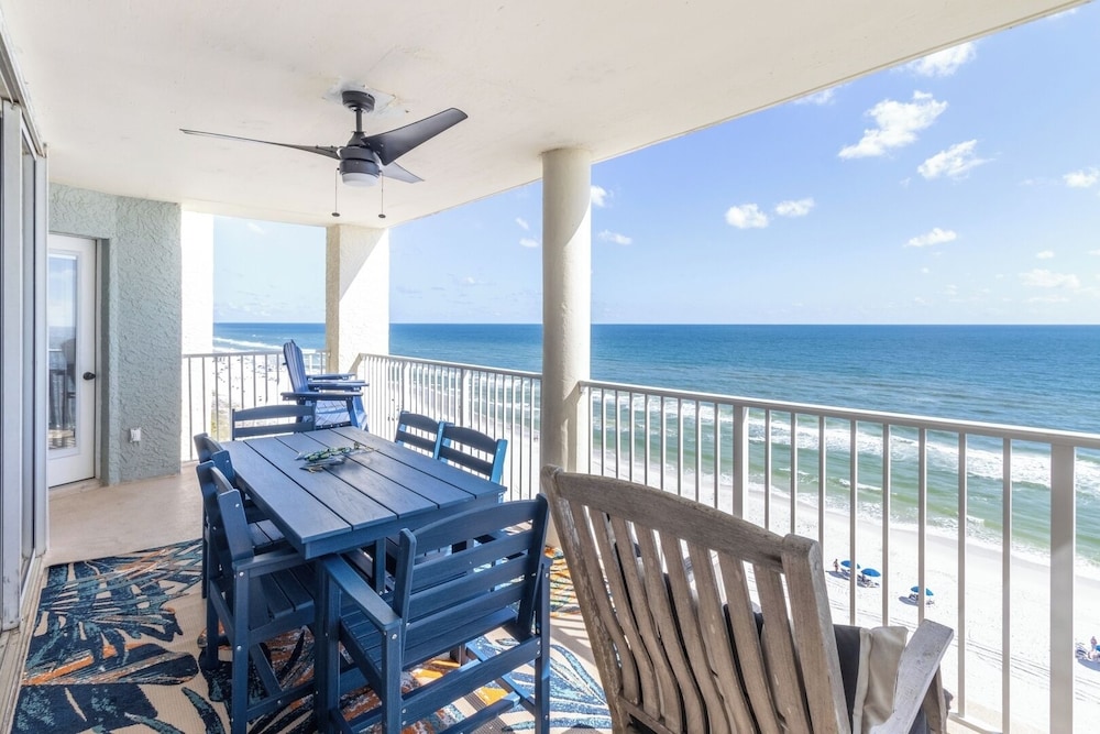 3BR Gulf-front Luxury w/ Pool Bar & Spa Baths