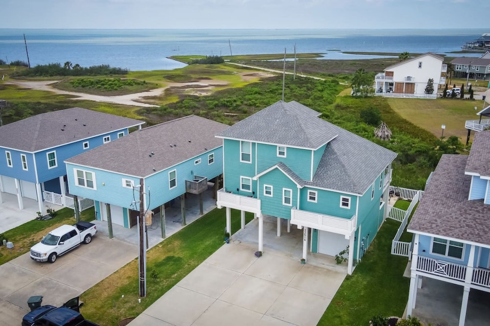Great bay Views and a Pool in Isla Del Sol