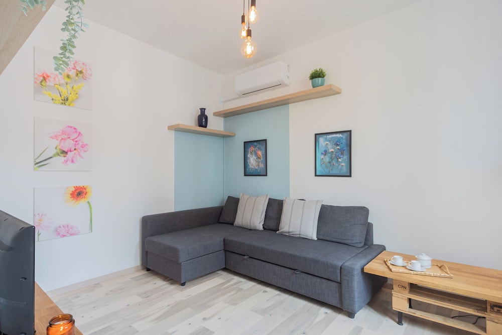 Old Court Hideaway by Rent all Como