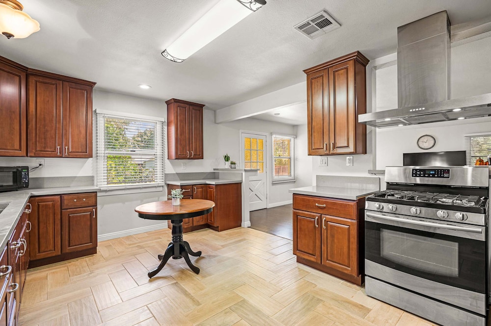 Comfortable Pasadena Retreat With Good Location