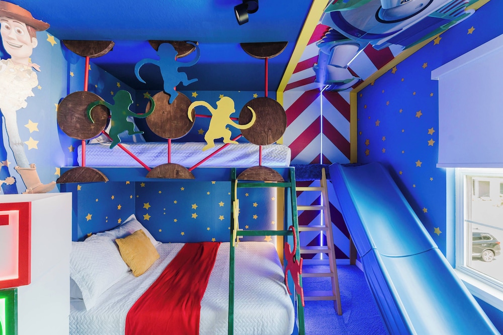 Family 5BR Windsor Island Princess Toy Story Rooms
