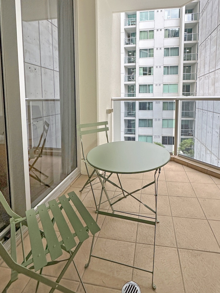 2-bed City Apartment With Gym