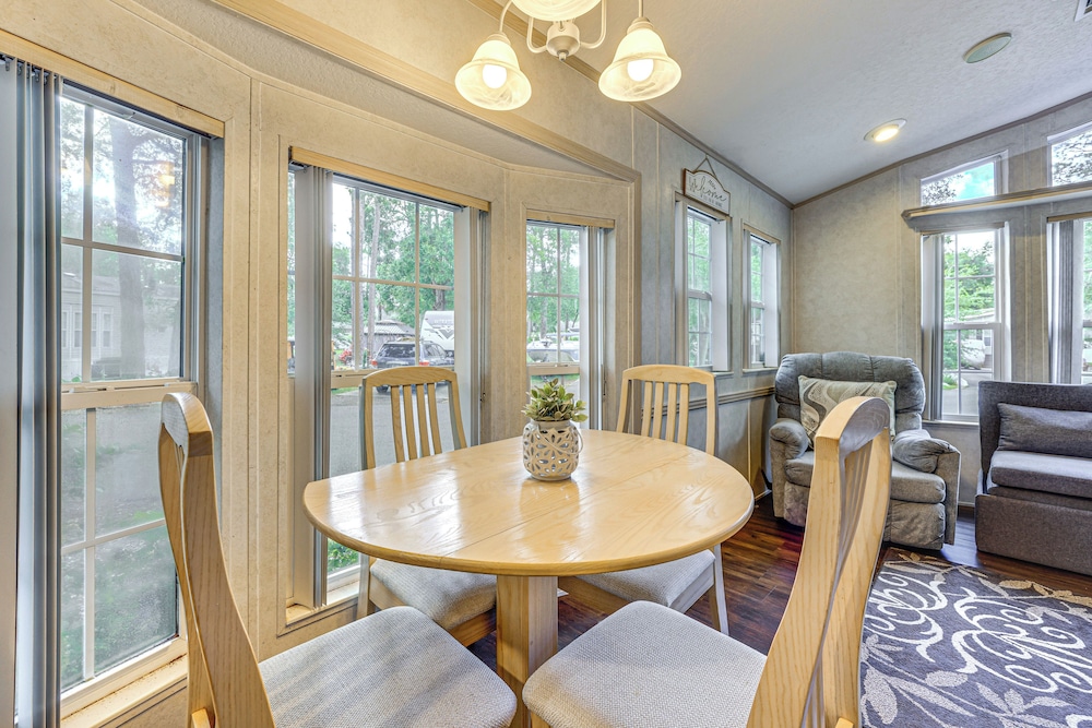 Steps to Lake Kerr: Home w/ Pool & Hot Tub Access!
