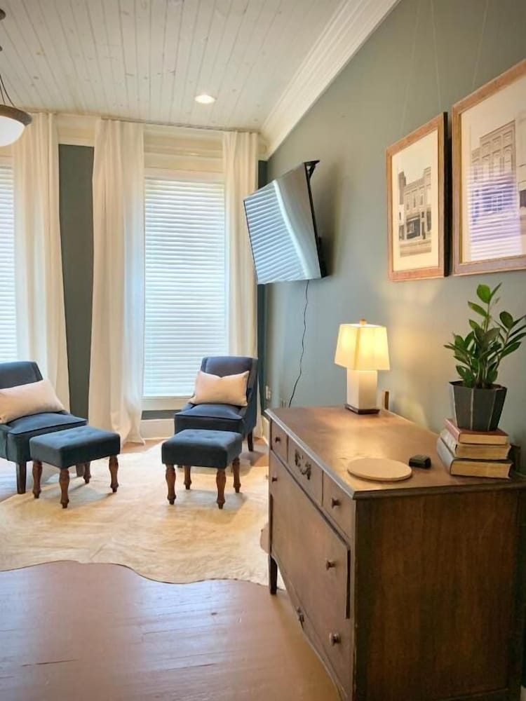 Sweetwater Vacations - Remedies Inn - Property Image 1