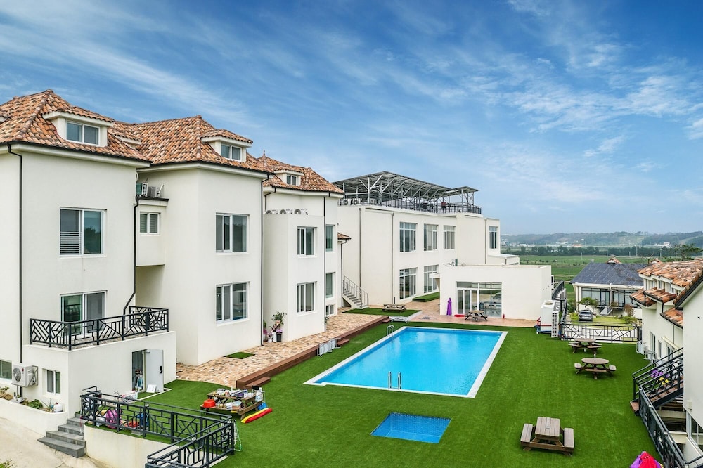 Hotel Goseong Maple Kids&spa&poolivilla - Image 1
