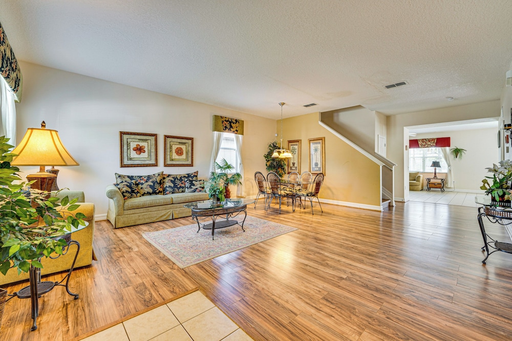 Lanai & Game Room: Vacation Home in Davenport!
