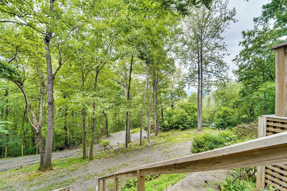 13 Mi to Shenandoah NP: Serene Mtn-view Hideaway