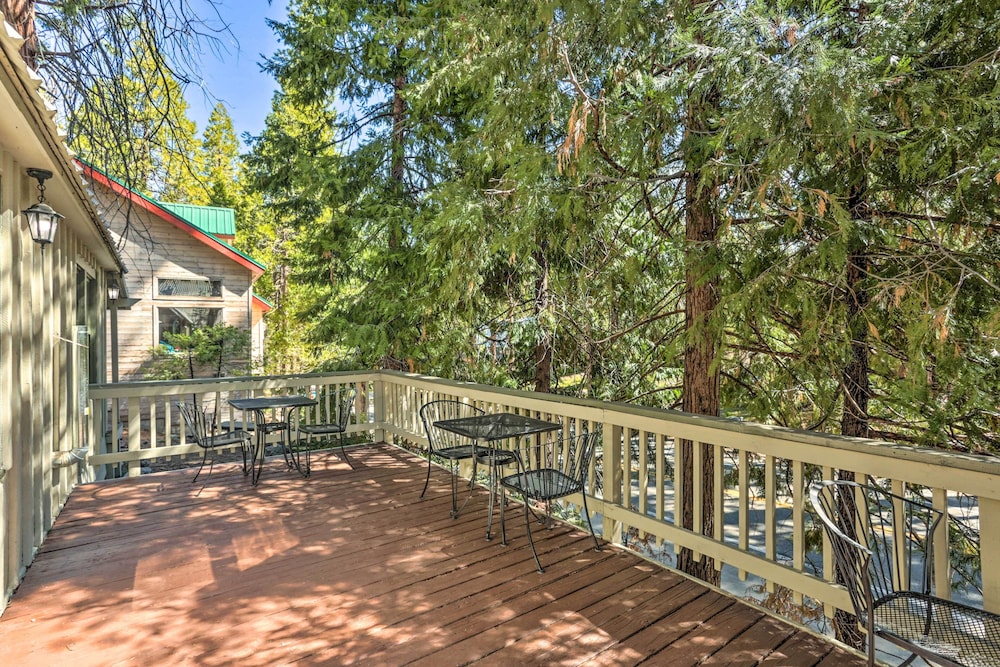 Half-mi to Shaver Lake: Cabin w/ Wraparound Deck view 4