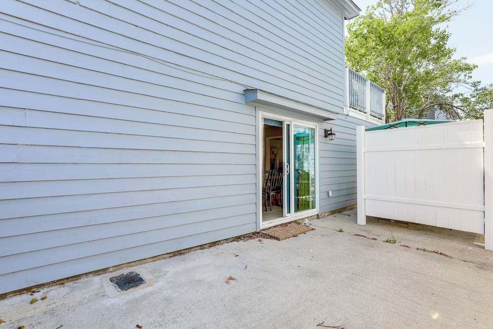 Walk to Ocean & Golf: North Myrtle Beach Home!