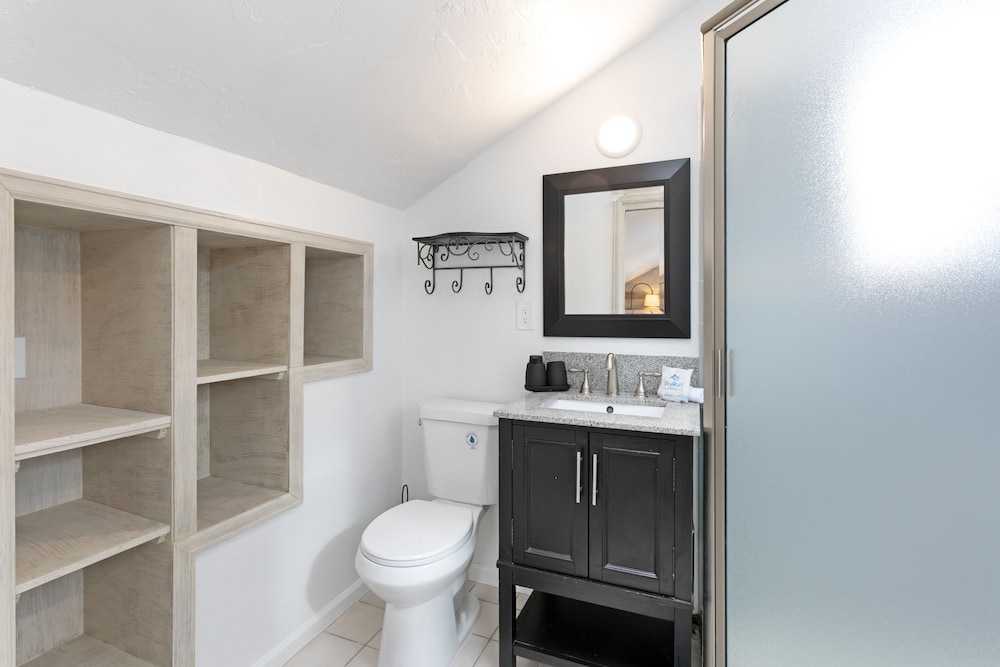 929 Red Sandstone 3 Bedroom Condo