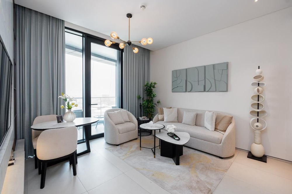 Beachfront 1BR Jumeirah Gate Tower 1