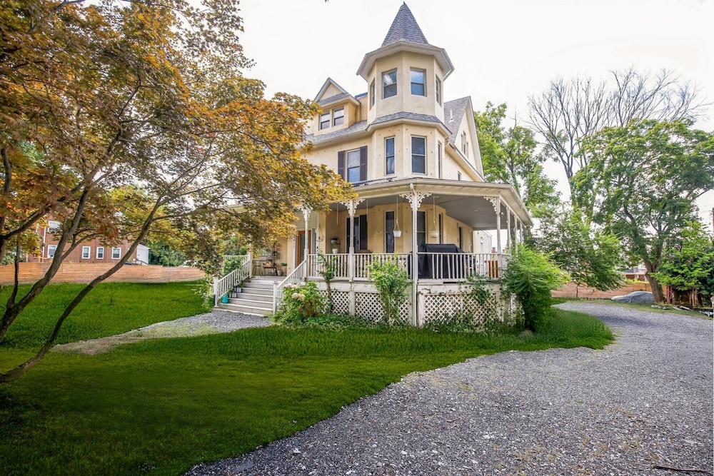 Charming Victorian Home With Porch & Large Yard 7 Bedroom Home