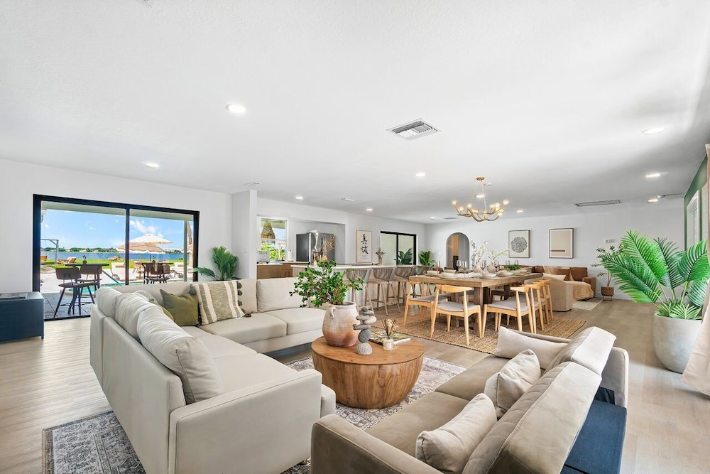 The Garden of Eden | Beautiful Villa w/ Pool & Game Room