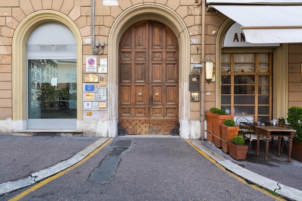 38 Viminale Street Deluxe