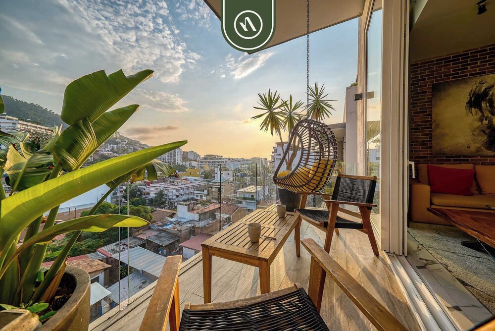 Amazing 1BR Penthouse With Balcony - Gym - Pool