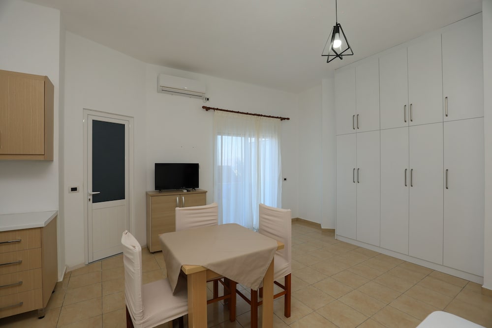 Michelle Apartments