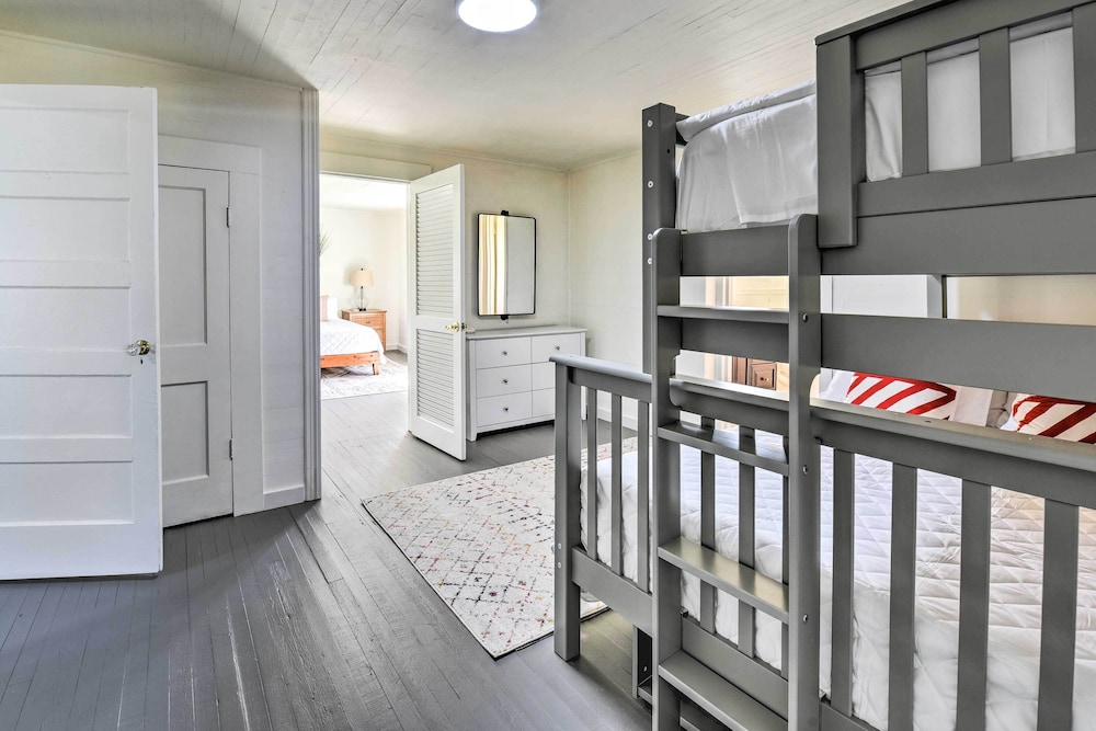 Peaceful Southern Countryside Escape w/ Porch view 4