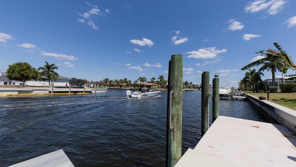 The Canal House Of Punta Gorda Isles, Pool, Pet Friendly, Kayaks, Bikes 3 Bedroom Home
